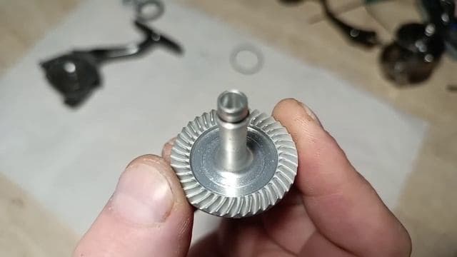 Превью видео «Shimano 24 Twin power 4000 PG обзор с разборкой»
