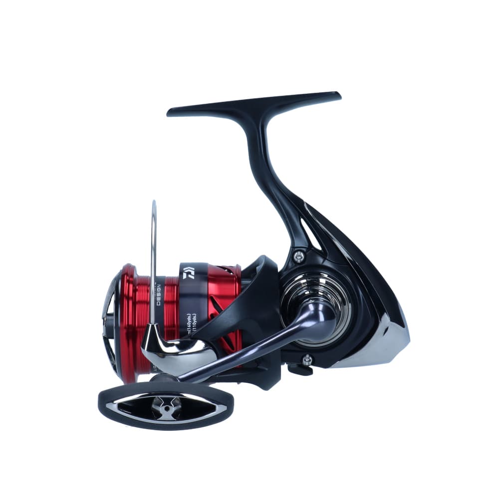 Серия Daiwa 23 Ninja LT — вид сбоку, рукоять слева