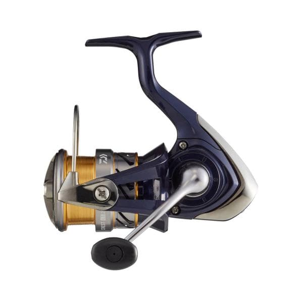 Серия Daiwa 20 Crest LT — вид сбоку со стороны рукоятки