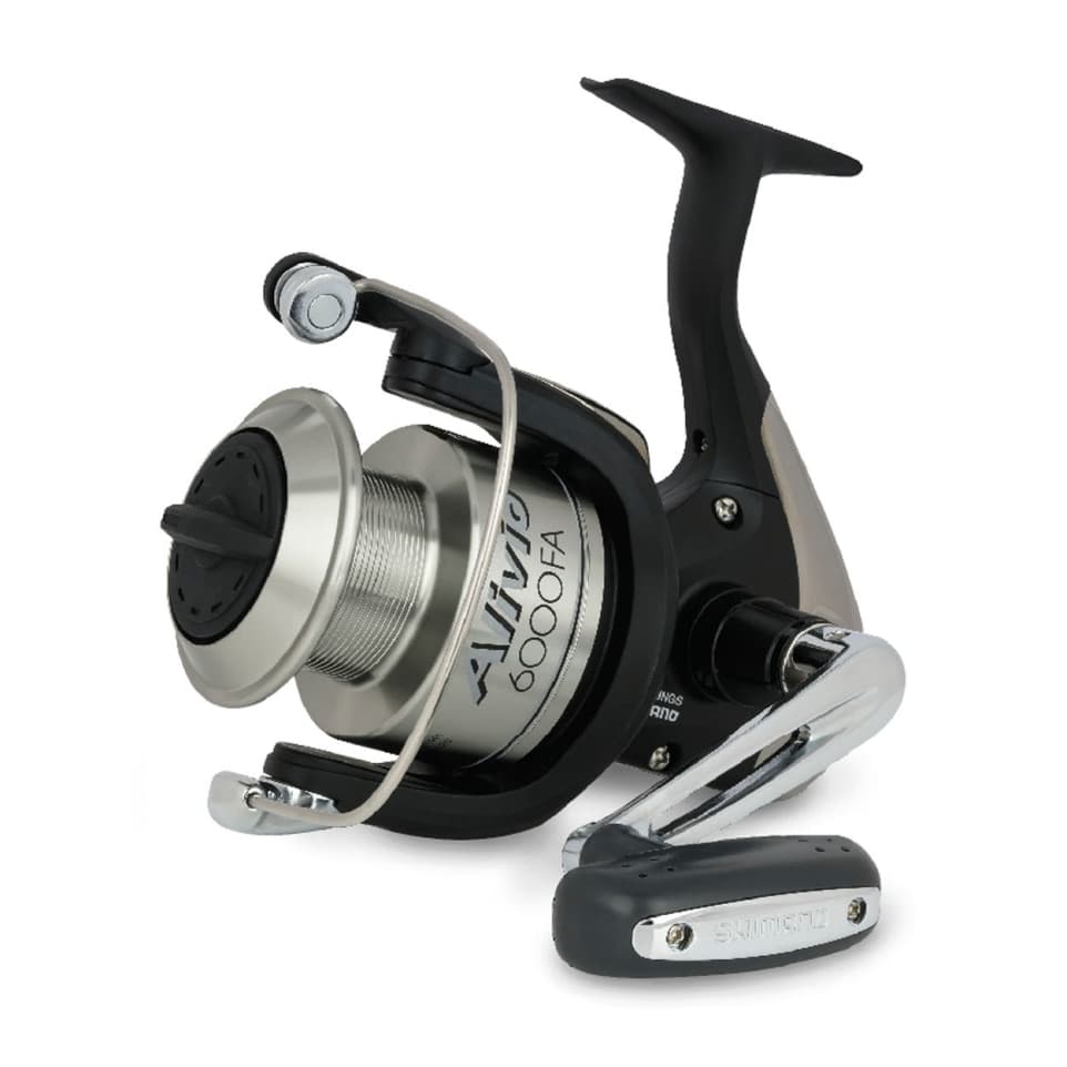 Shimano Alivio FA — вид сбоку на корпус и шпулю; серийное фото, показанный размер не обязательно совпадает с выбранной модификацией
