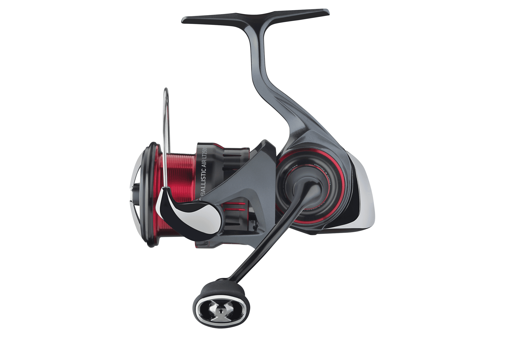 Серия Daiwa 25 Ballistic Air LT — вид сбоку, красная отделка шпули; точный SKU по фото не установлен